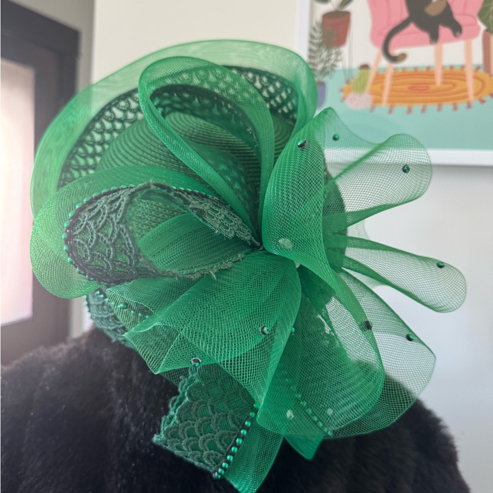 Emerald Green church Hat with Intricate Lace and Bow - Picture 9 of 11